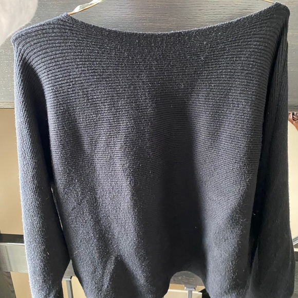 Black sweater - Picture 2 of 3